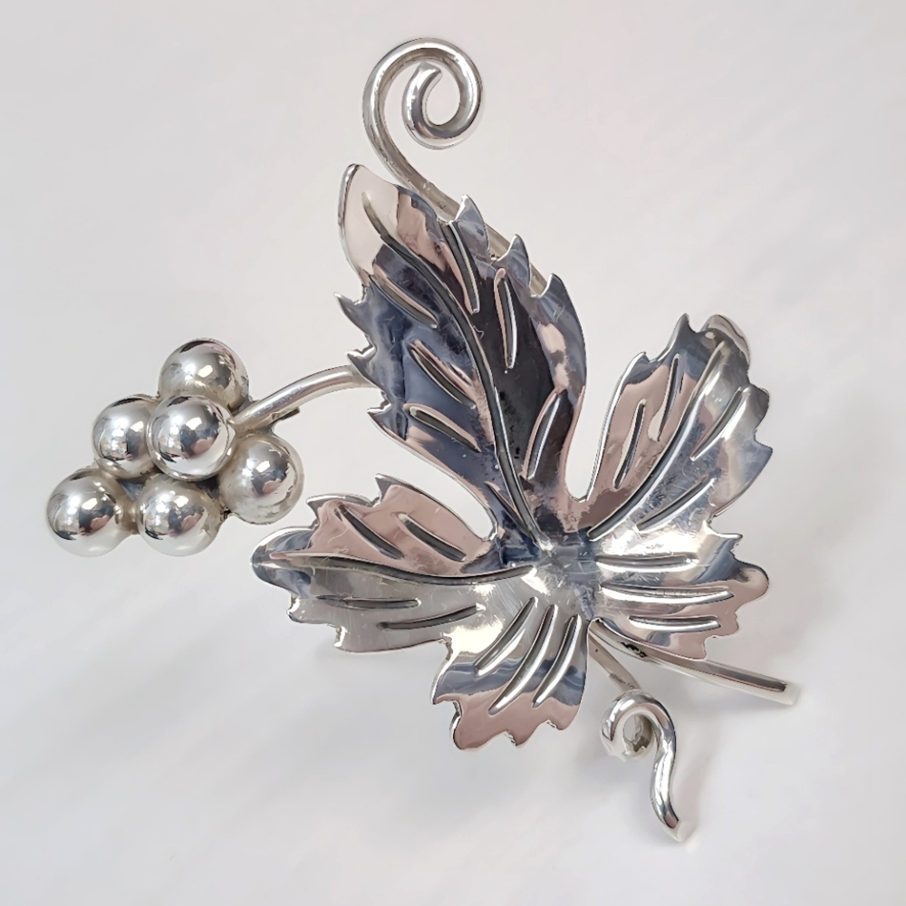 TAXCO Sterling Silver Grape Leaf Vine Brooch Pin
